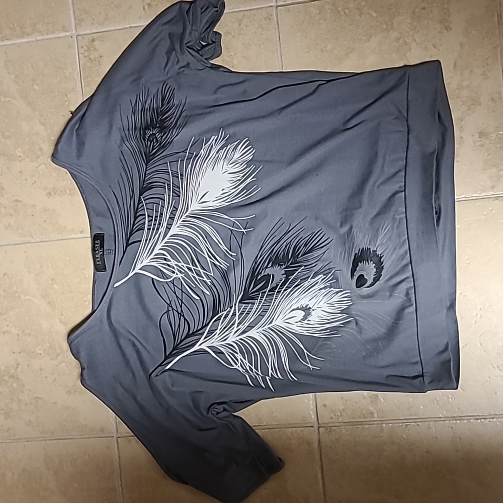 Women's top with shoulder cut out size XL